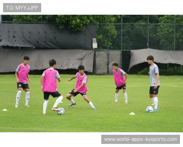 职业俱乐部是否提供球员职业技能多元培训，职业足球俱乐部有参赛权利